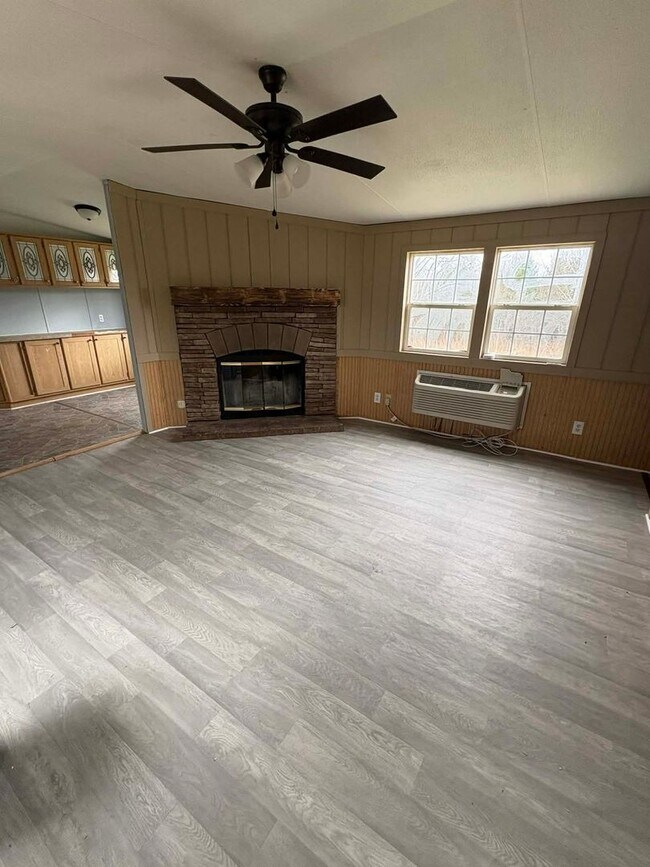 Foto del edificio - Spacious 3 Bedroom, 2 Bathroom Home!