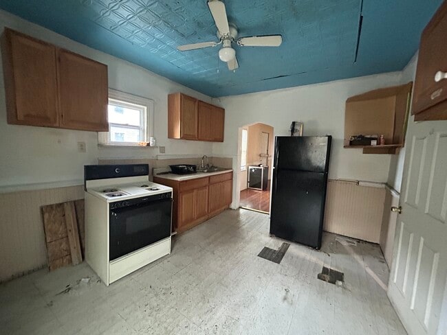 Building Photo - 119 Woodbury St