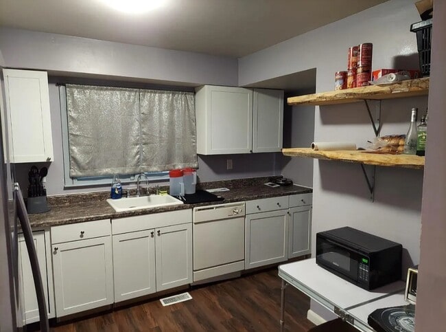 Foto del edificio - 576 Crestwood St SW