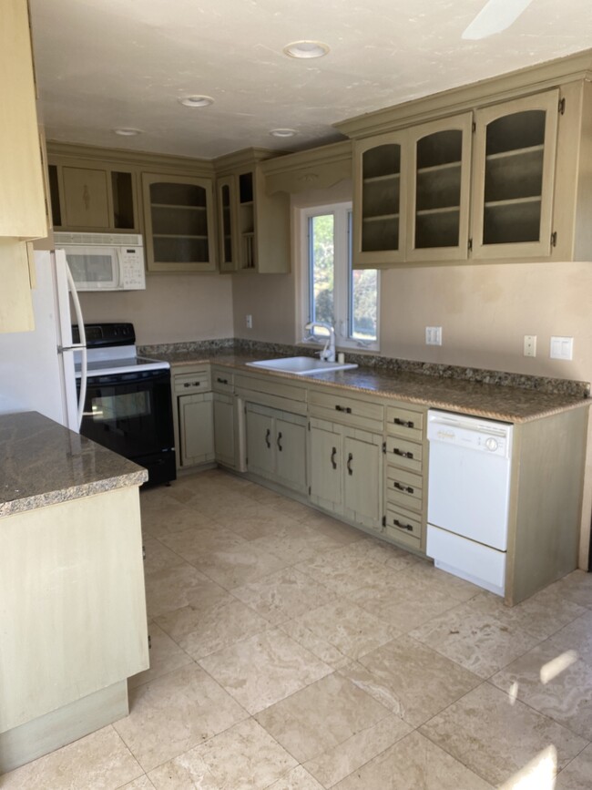 Building Photo - 24490 Willow Pass Dr