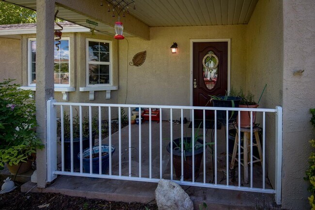 Foto del edificio - Bloomington Hills Beauty
