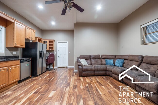 Building Photo - 1333 N Bosworth Ave