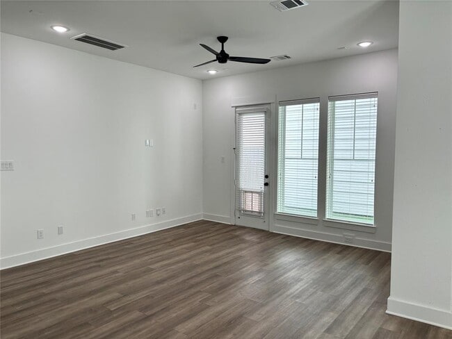 Building Photo - 8956 Lavender Spgs Dr