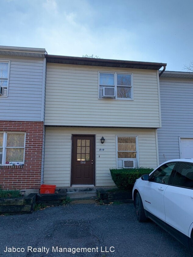 Primary Photo - 601-631 Scenic St