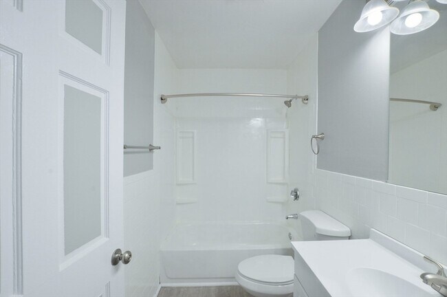 Foto del edificio - 1049 Pleasant St