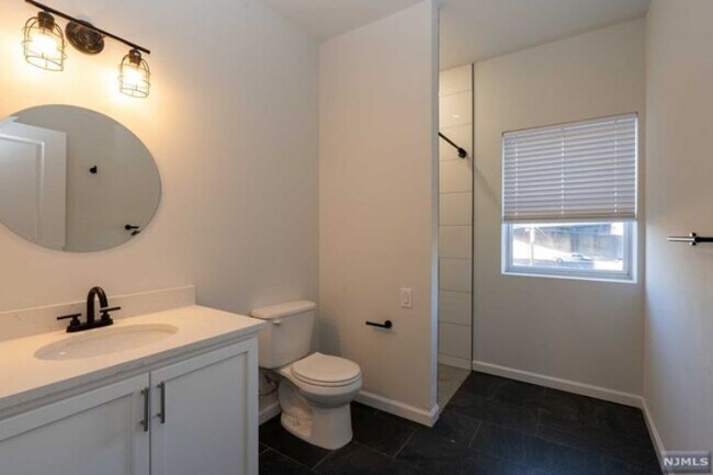 Building Photo - 72 Burroughs Pl