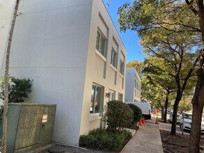 Building Photo - 40 Calabria Ave