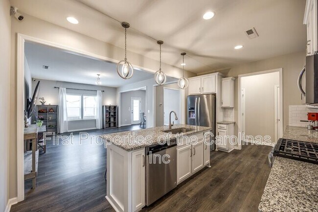 Foto del edificio - 7545 Hartsfield Dr