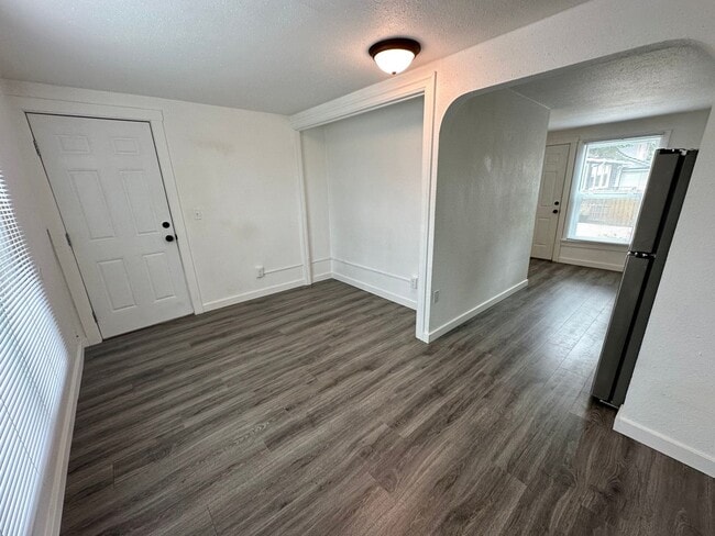 Building Photo - Studio Apartment in Mount Vernon near Skagit Valley College