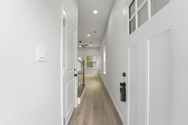 Foto del edificio - 4354 Clover St
