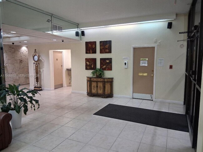 Foto del edificio - 1100 St Charles Pl
