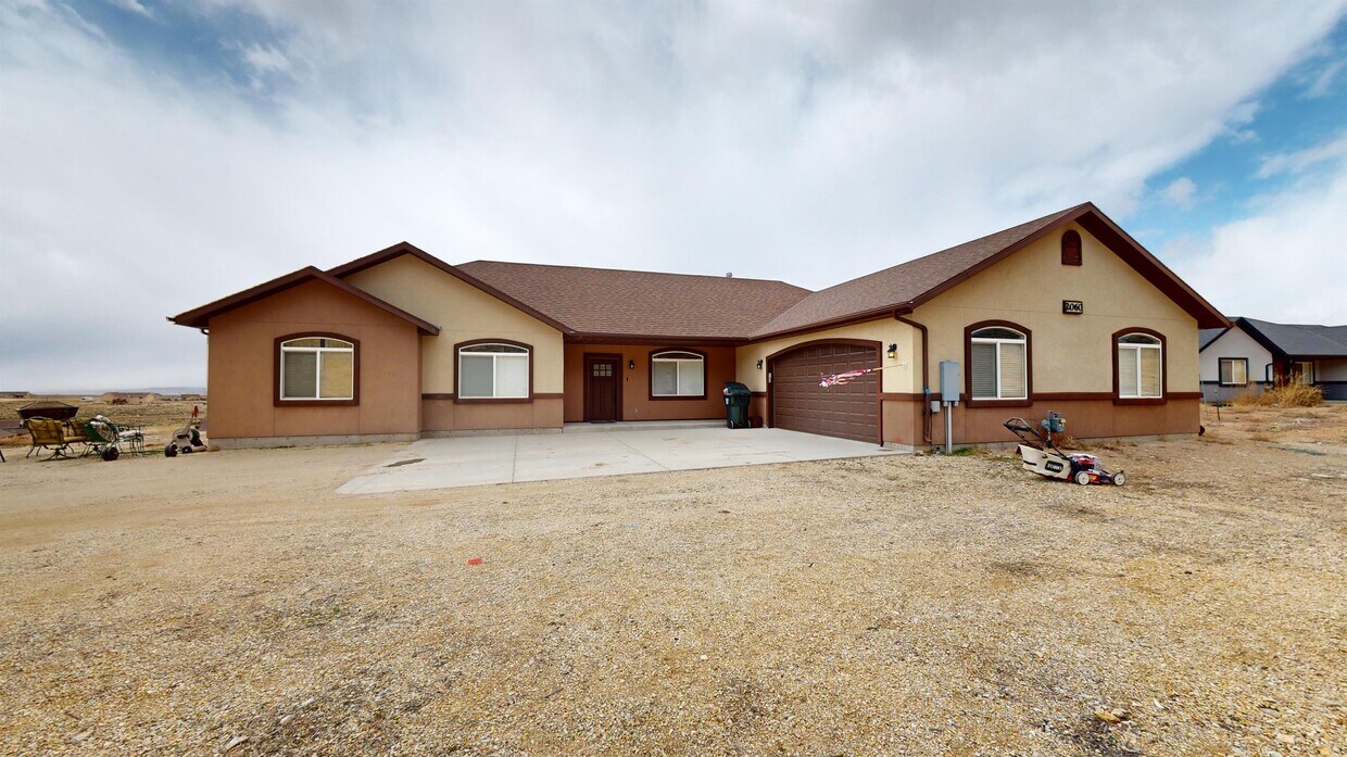 Primary Photo - 2060 Amber Wy