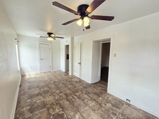 Building Photo - 1008 Runnels St