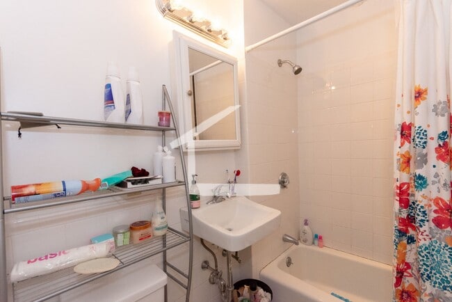 Building Photo - Unique BU Apartment. For you 9/1/26!