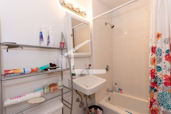 Foto del edificio - UniQue BU Apt. For you 9/1/26!