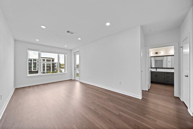 Foto del edificio - 10421 Deerwood Rd