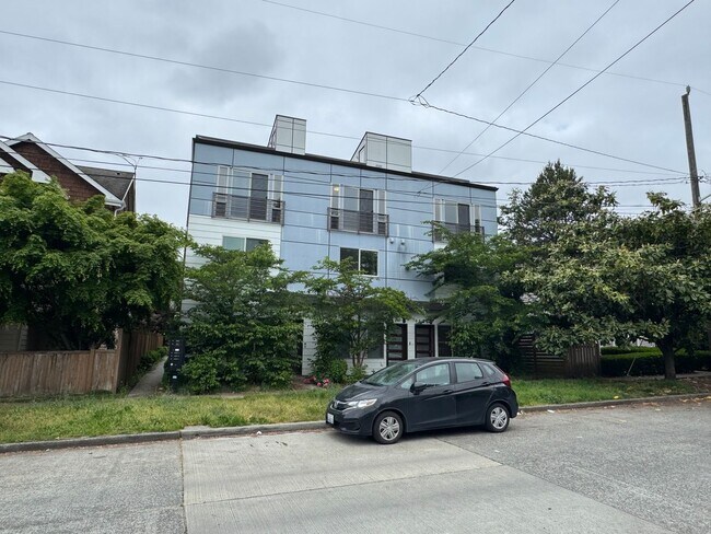 Photo - Modern 2018 Townhome with Rooftop Deck Nea...