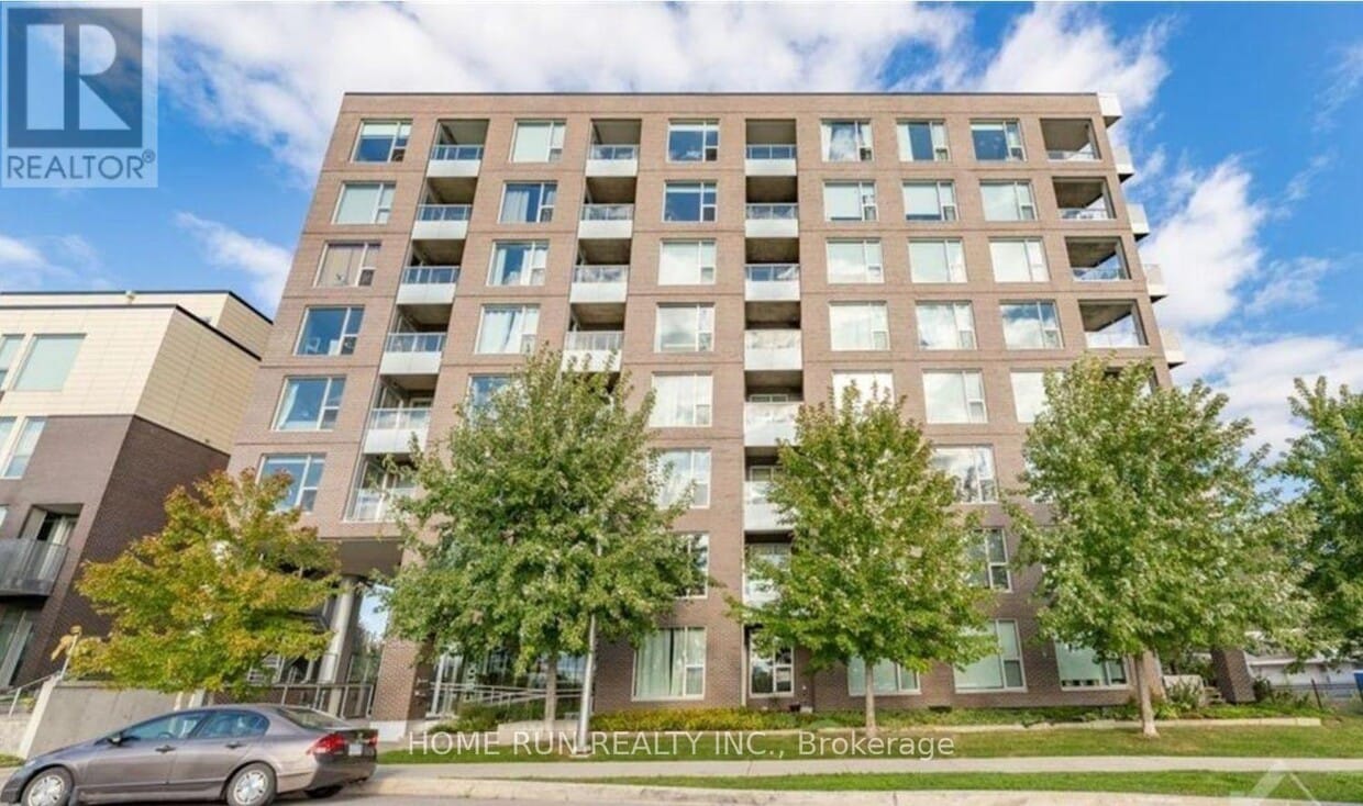 Photo principale - 300 Lett St
