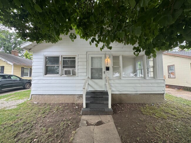 Foto del edificio - 837 S Belmont Ave