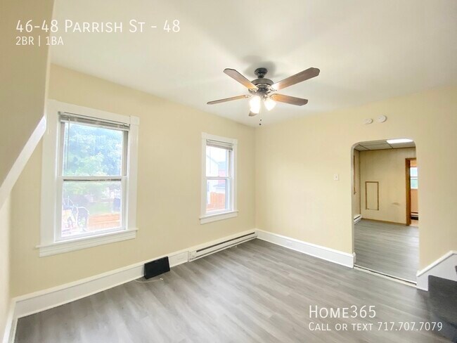 Building Photo - 2 BR 1 BA - Sunny/Cosy Half Double Duplex,...