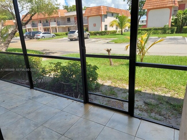 Foto del edificio - 860 NE 209th Terrace