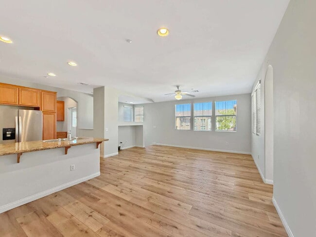 Foto del edificio - Welcome Home to the Treana Community in Stevenson Ranch 3BR 2 BA