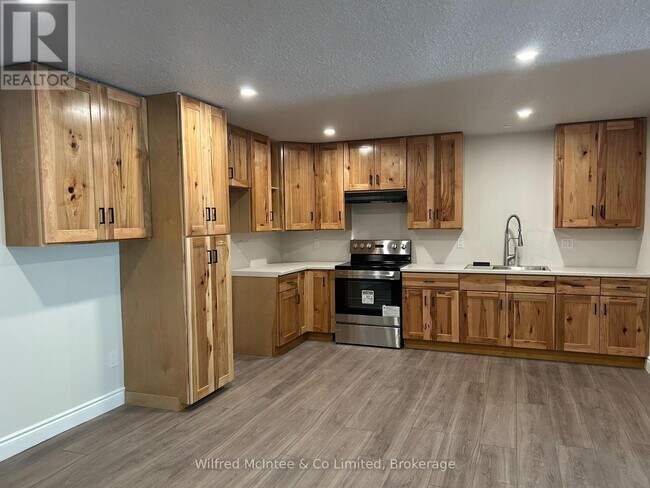 Photo du bâtiment - 380-380 1st Ave N