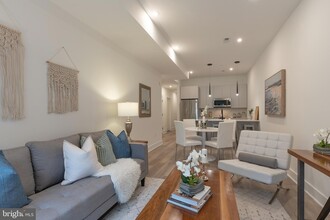 Building Photo - 1421-23-1423 E Columbia Ave