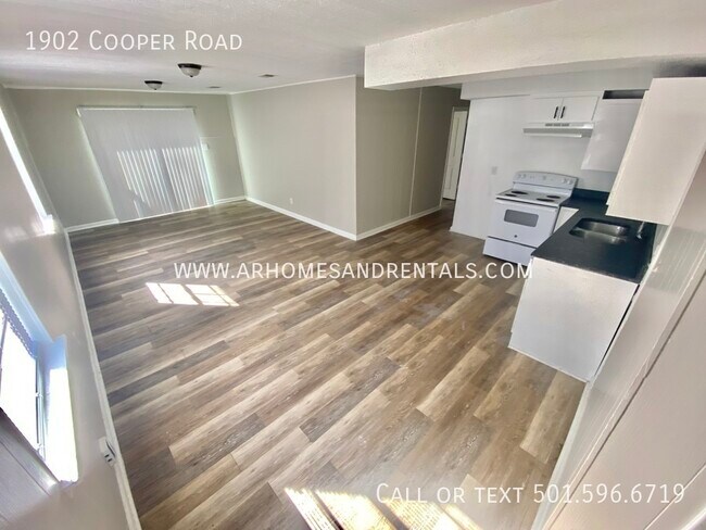 Building Photo - 1902 Cooper Road | $1395 | 4 beds, 2 full ...