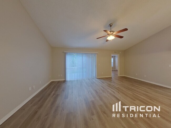 Foto del edificio - 11456 Dustin Ct