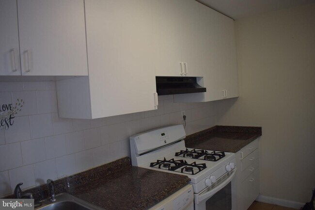 Foto del edificio - 6914 Kipling Pkwy