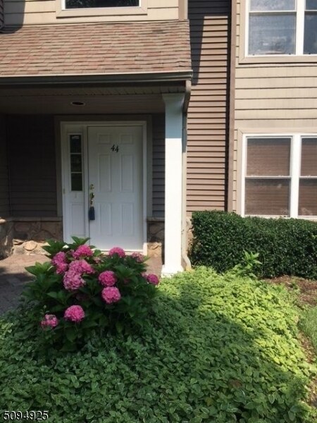 Primary Photo - 44 Clubhouse Rd