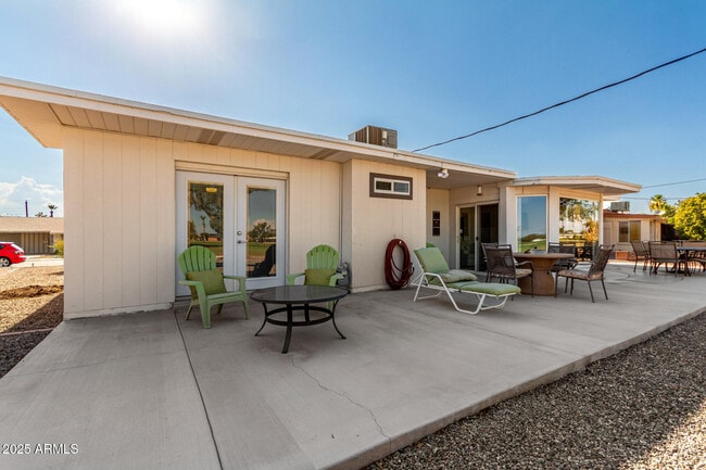 Building Photo - 10824 W Crosby Dr