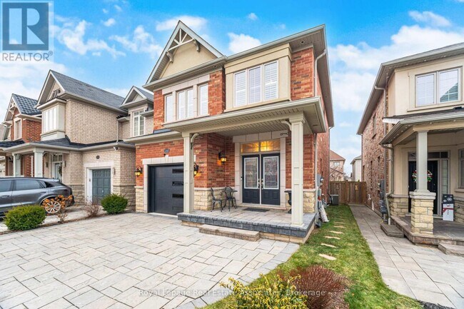 Building Photo - 2347 Quetico Cres