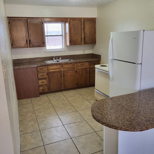 Building Photo - 1549 Arizona Dr