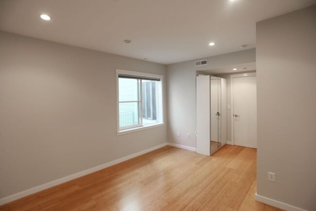 Building Photo - 2889 24th St