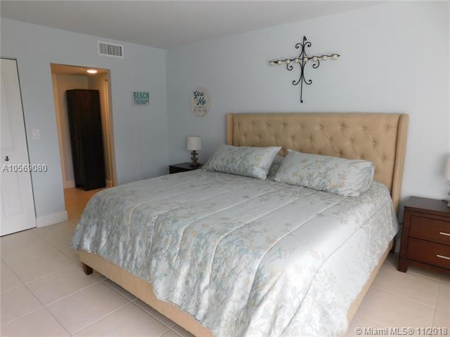 Primary Photo - 3140 S Ocean Dr