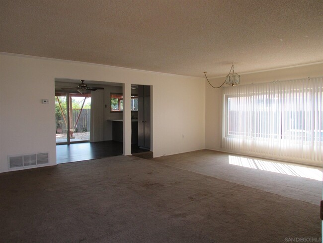 Foto del edificio - 8431 Carlton Oaks Dr