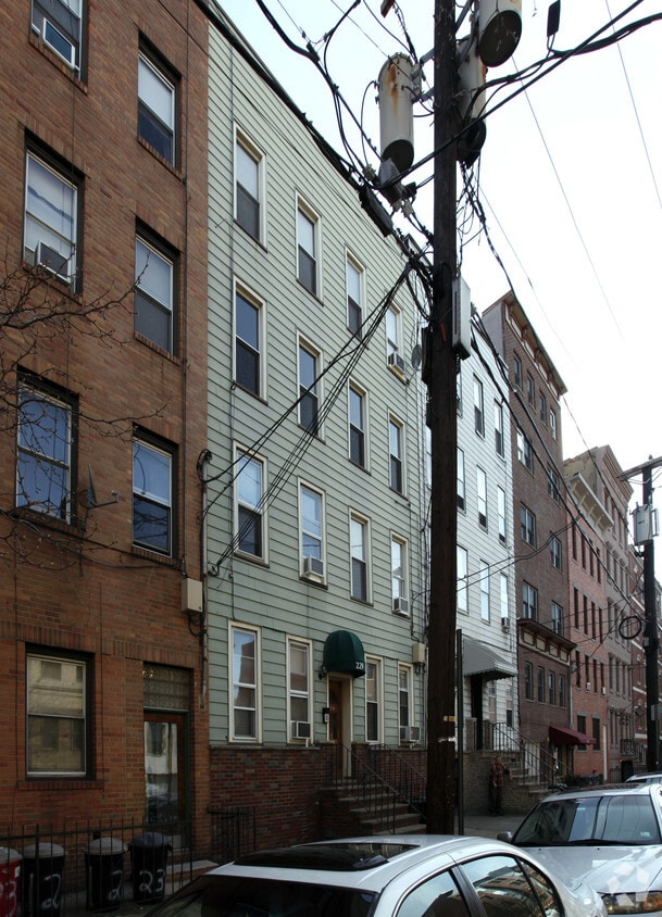 Building Photo - 229 Clinton St