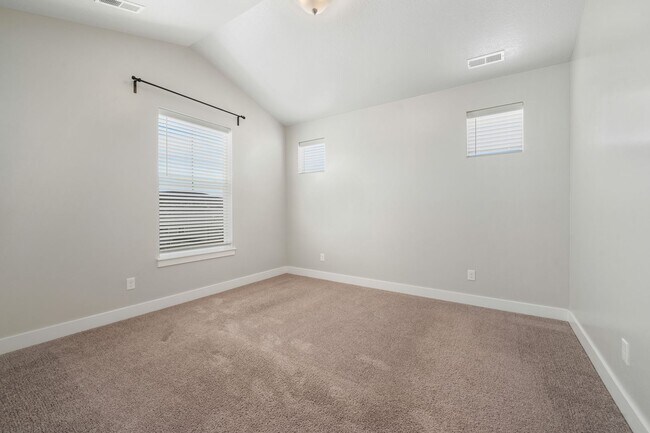 Building Photo - Modern 3-Bedroom Condo in Prime Riverton L...