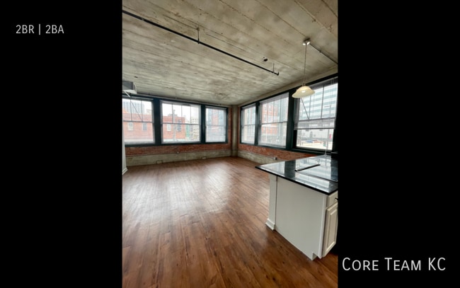 Building Photo - 934 Broadway Blvd