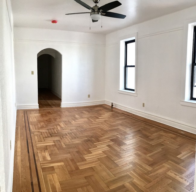 Building Photo - 245 96th St