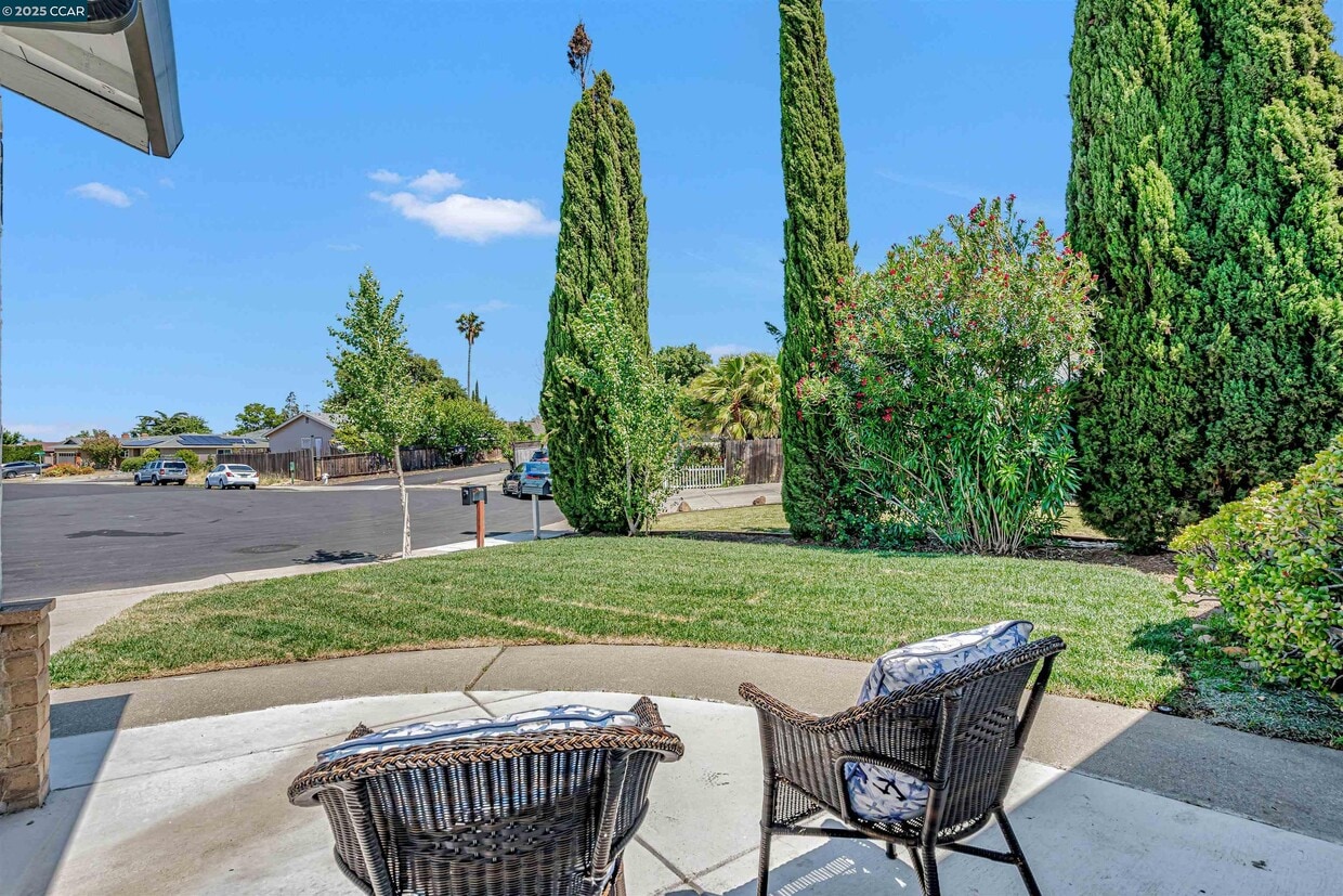 Primary Photo - 2242 Westwood Ct
