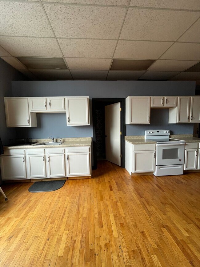 Foto del edificio - 608 1/2 Commercial St