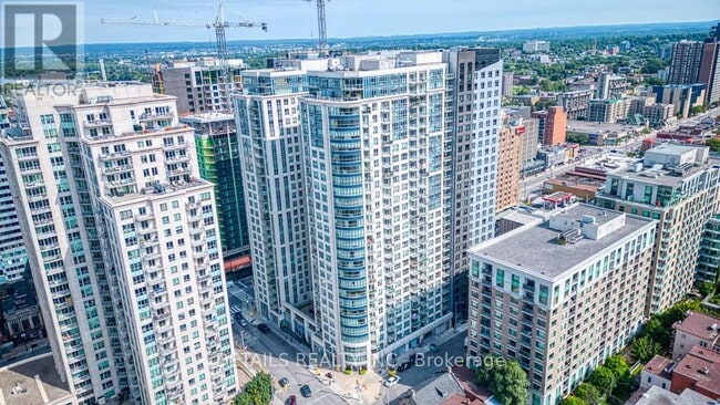 Building Photo - 195 Besserer St