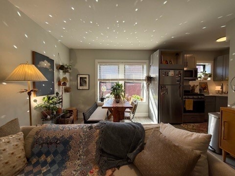 Building Photo - 1137 Oak Ave