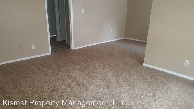 Building Photo - 3625-3625 Forrest Ave