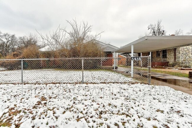 Building Photo - 1416 NE 40th Street