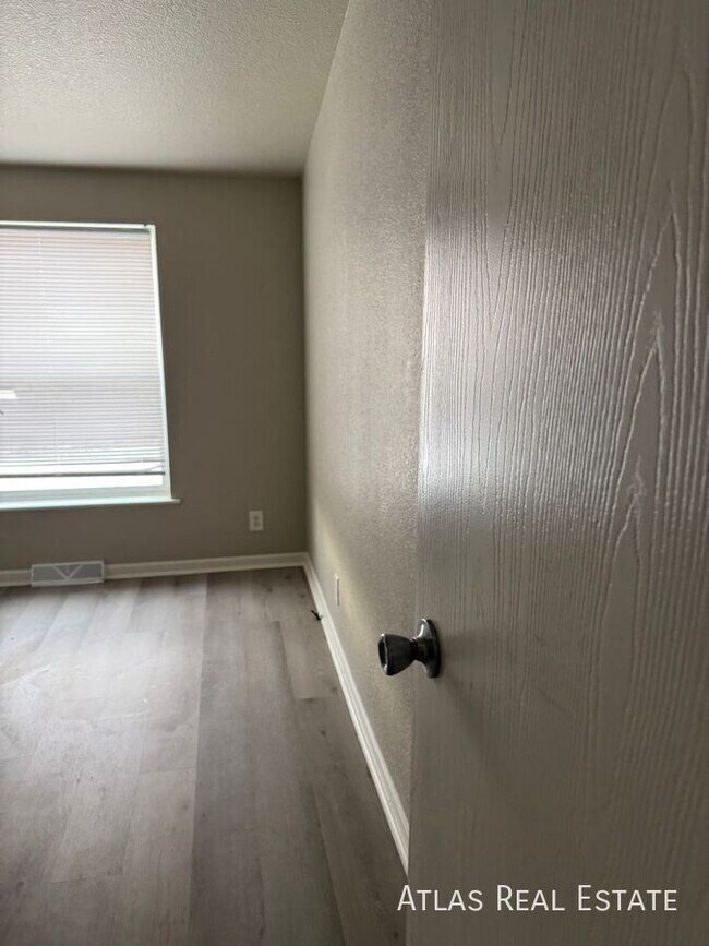 Foto del edificio - 2990 W C St