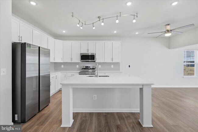 Building Photo - 148 Huntwell W Ave